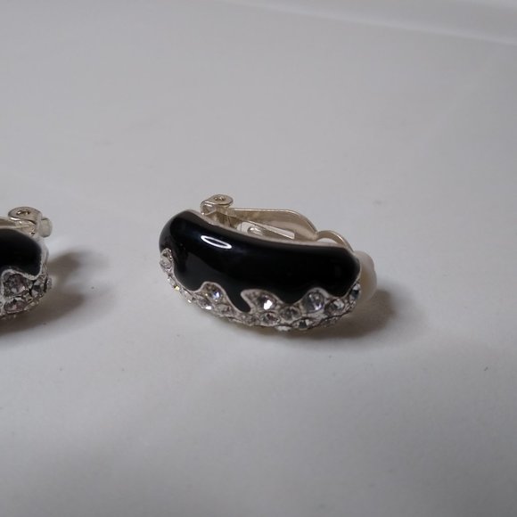 Decorative Matching Bracelet And Clip On Earring Set - Picture 10 of 16